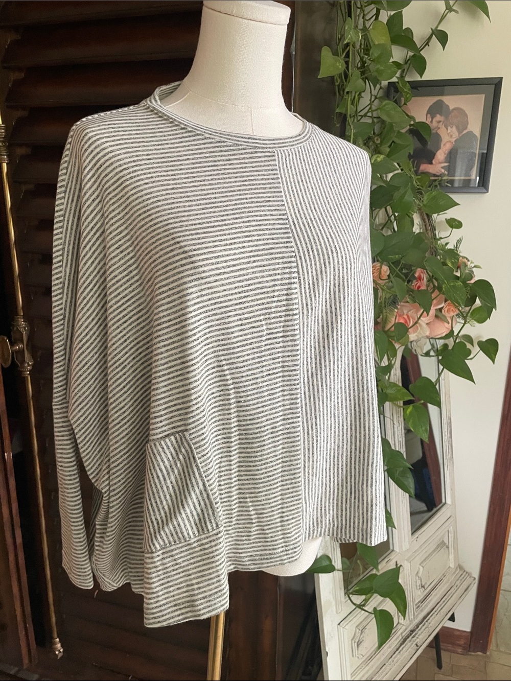 Gershonb Ram Striped Gray & White Women's Knit Pullover Top Size Large